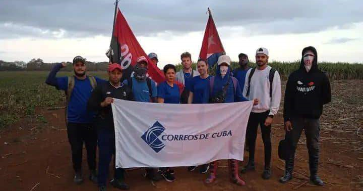 Trabajadores de Correos de Cuba en la agricultura