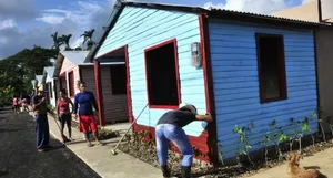 Casa de tablas de palma en Cuba