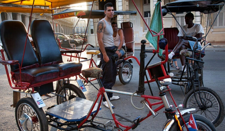 Bicitaxi en Cuba